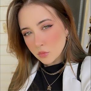 Meet your Posher, Isabella